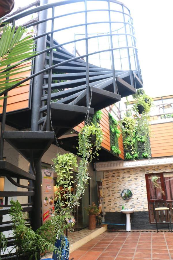 Mali Namphu Hotel Вьентьян Экстерьер фото