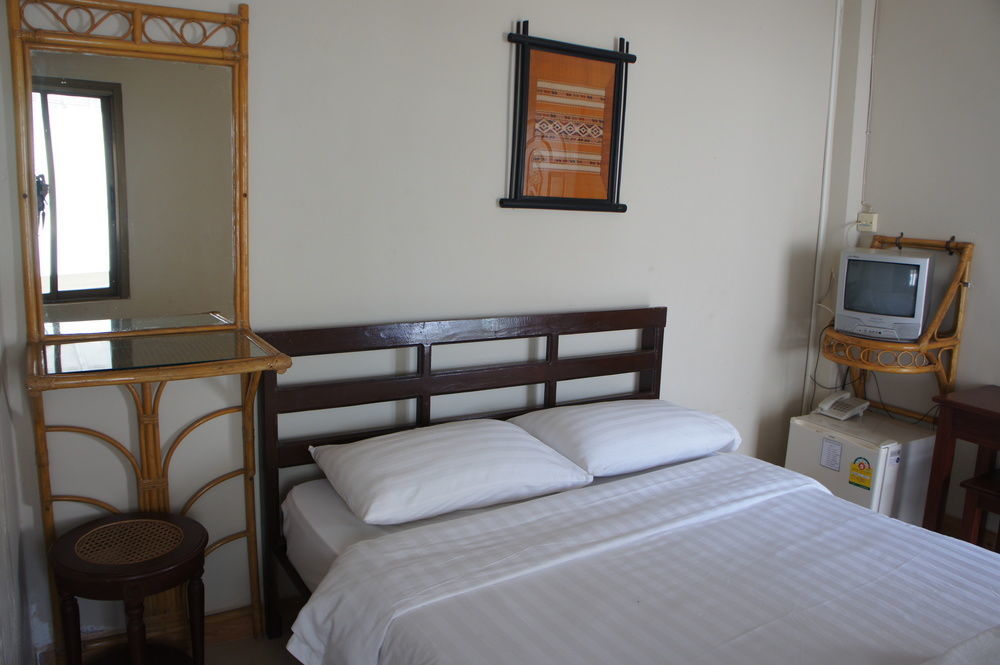 Mali Namphu Hotel Вьентьян Экстерьер фото